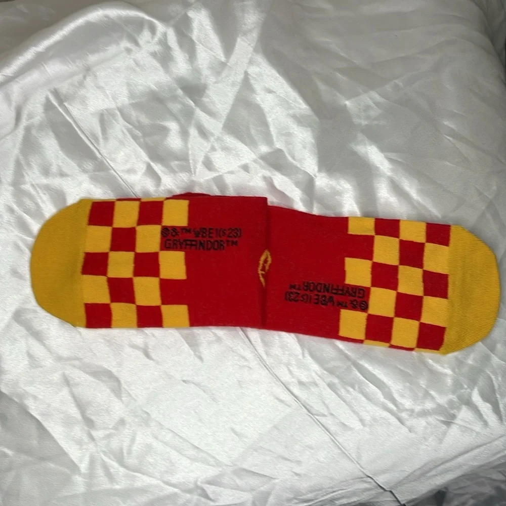 ⚡️HP🎉 11/1/24 NWT⚡️Harry Potter: Gryffindor House ankle high socks⚡️ - Picture 7 of 9